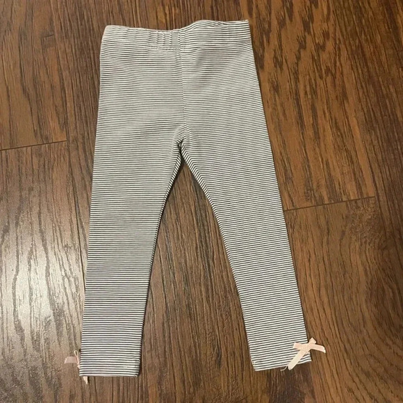 Non Branded Gray Striped Leggings With a Bow Size 24 Months - Picture 1 of 4
